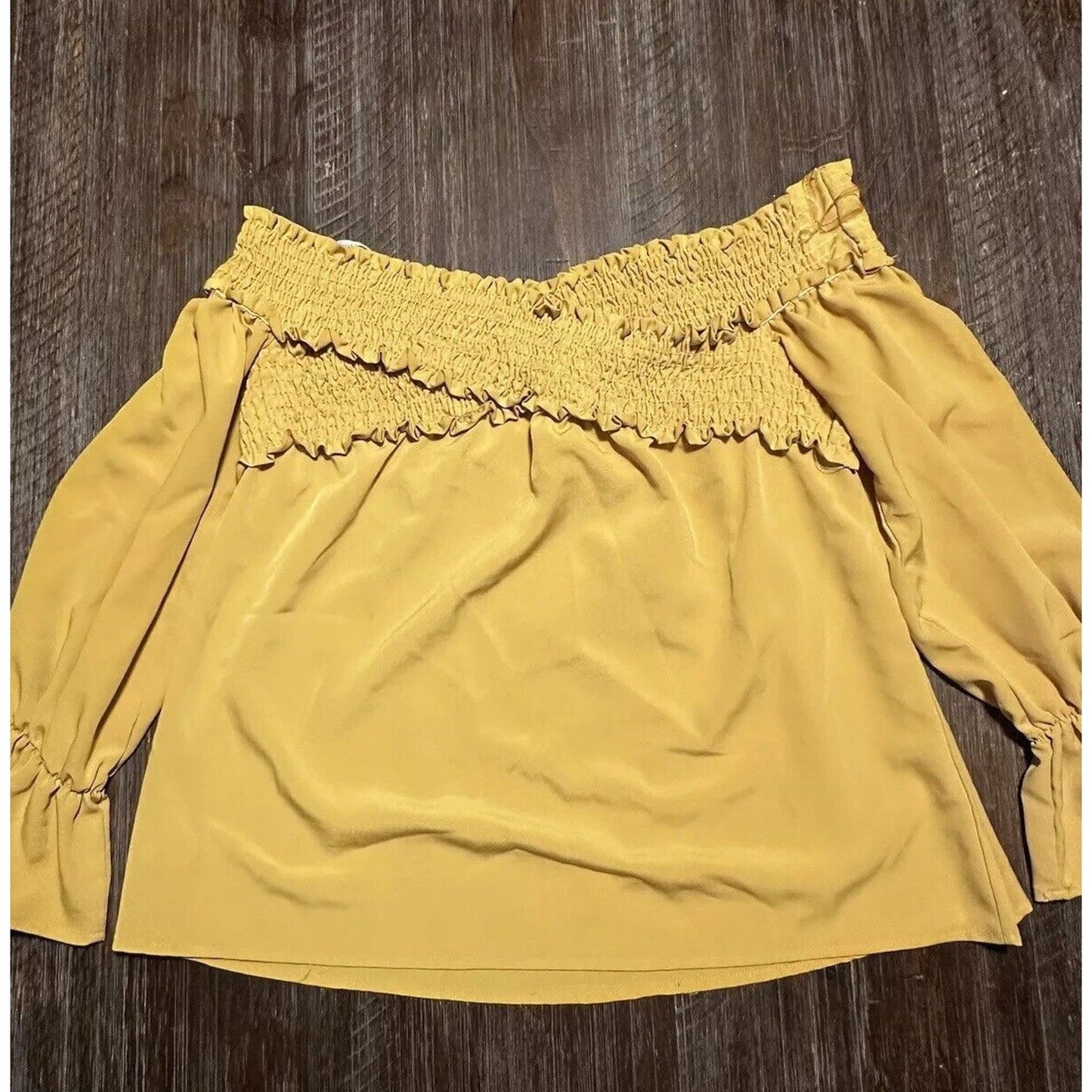 Women’s Off The Shoulder Blouse Size Medium